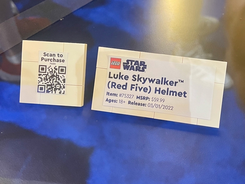 LEGO-Luke-Skywalker-Red-Five-Helmet-75327-3
