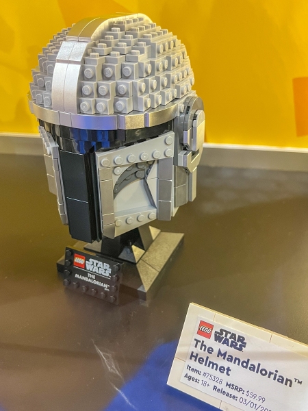 LEGO-Mandalorian-Helmet-75328-1